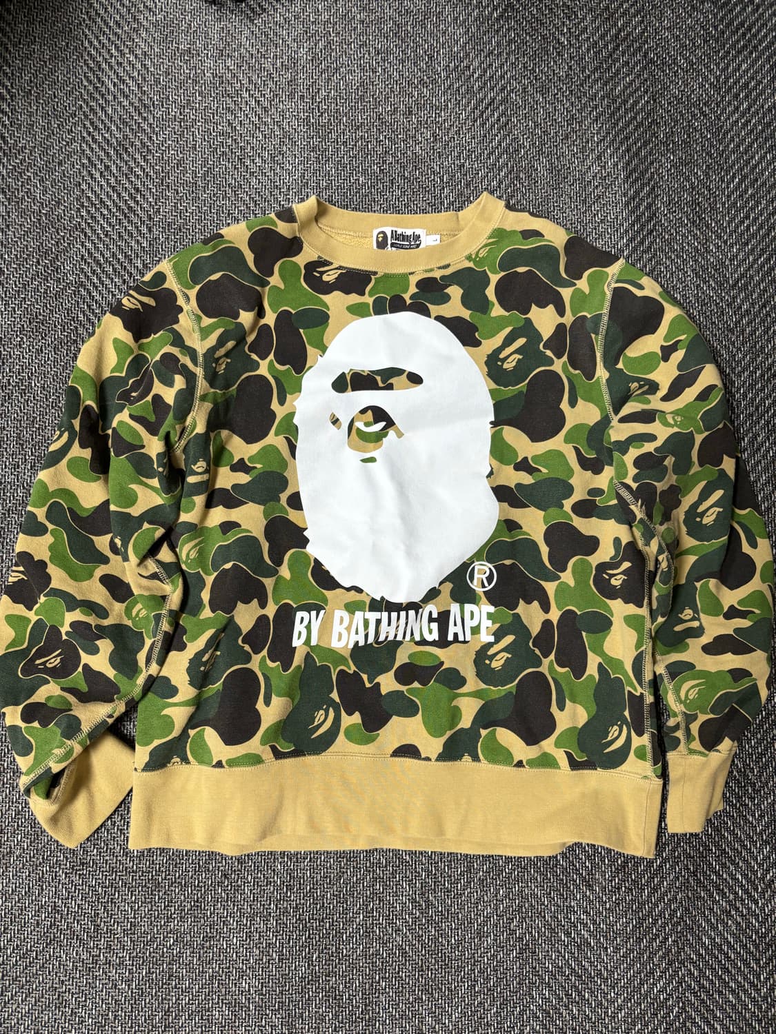 베이프 맨투맨 판매합니다 상품이미지1