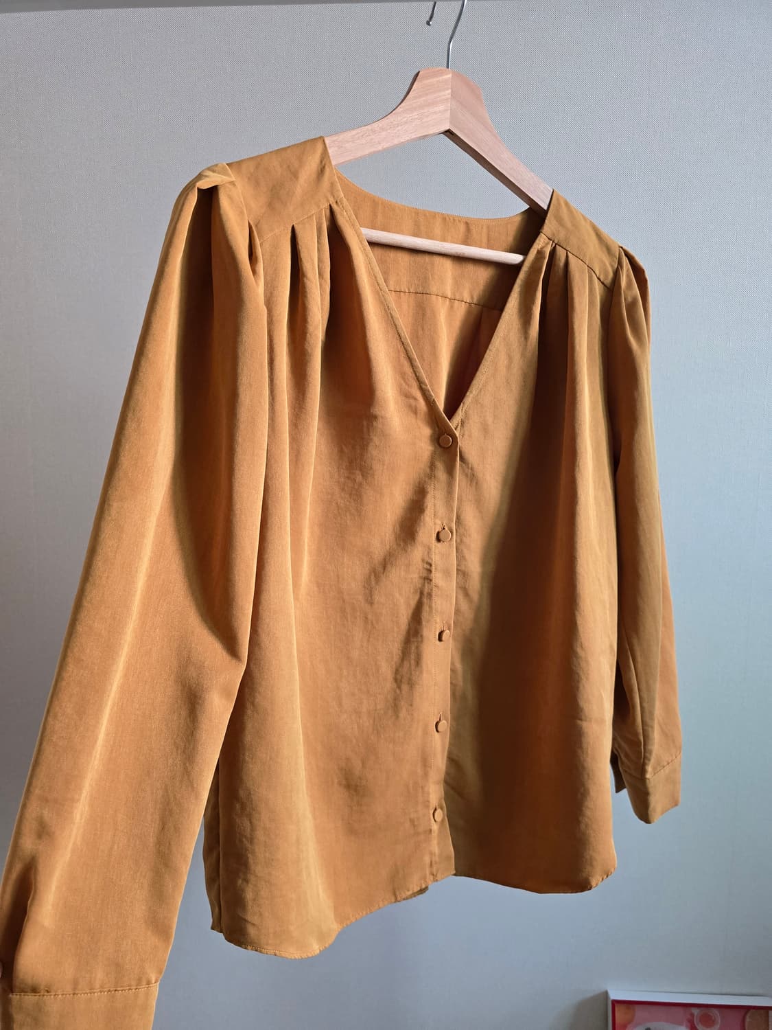 Spick & Span Mustard V-neck ButtonBlouse 상품이미지2