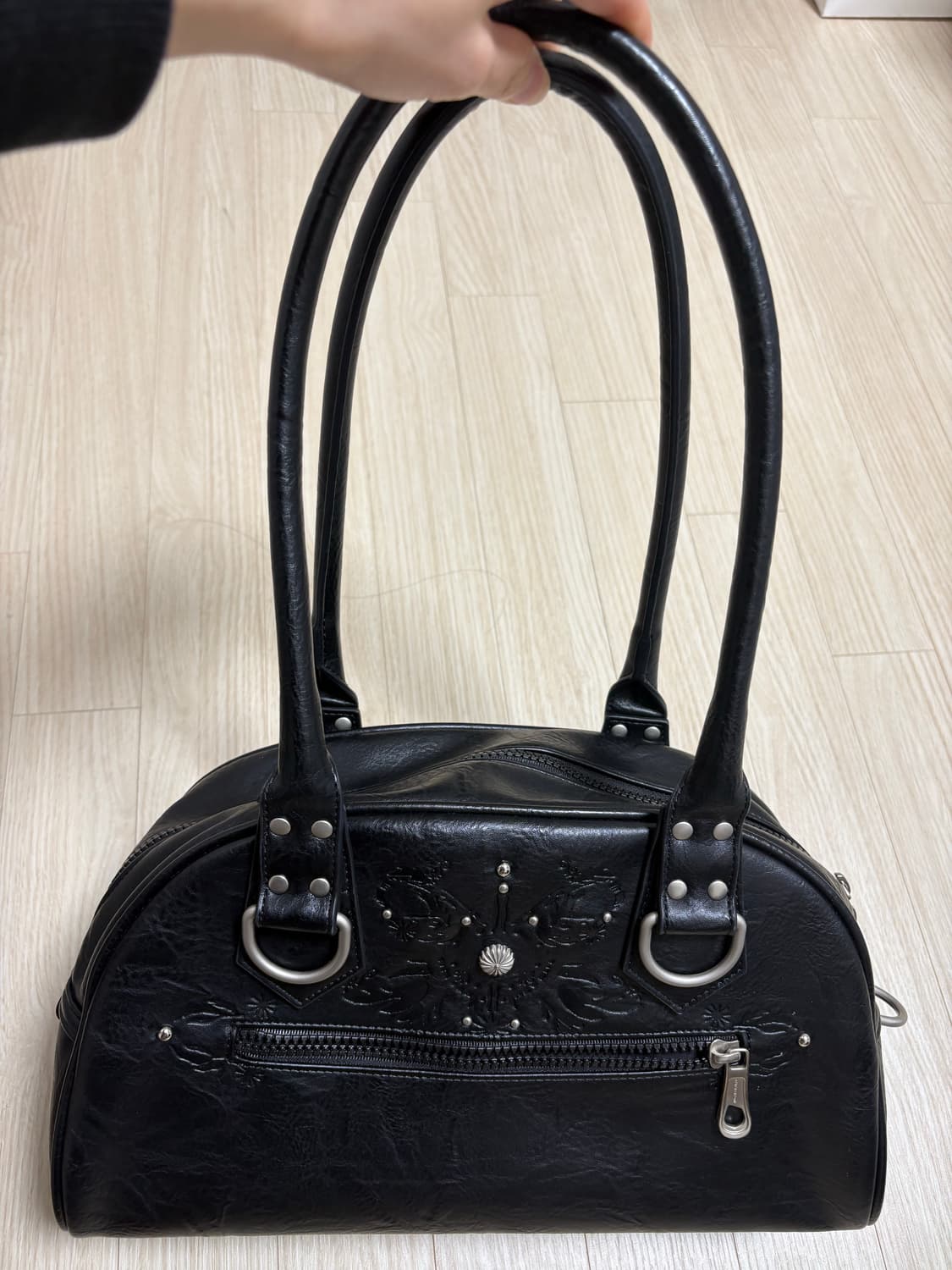 이우가마카라스 스터드 레더 보울링 백 상품이미지3