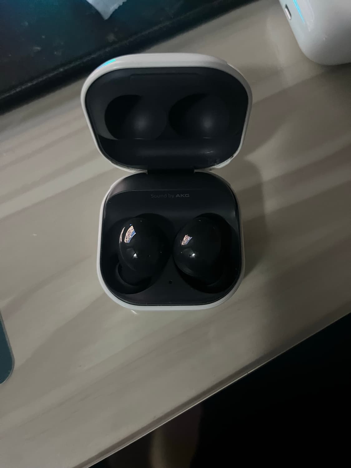 버즈 2 화이트 상품이미지1