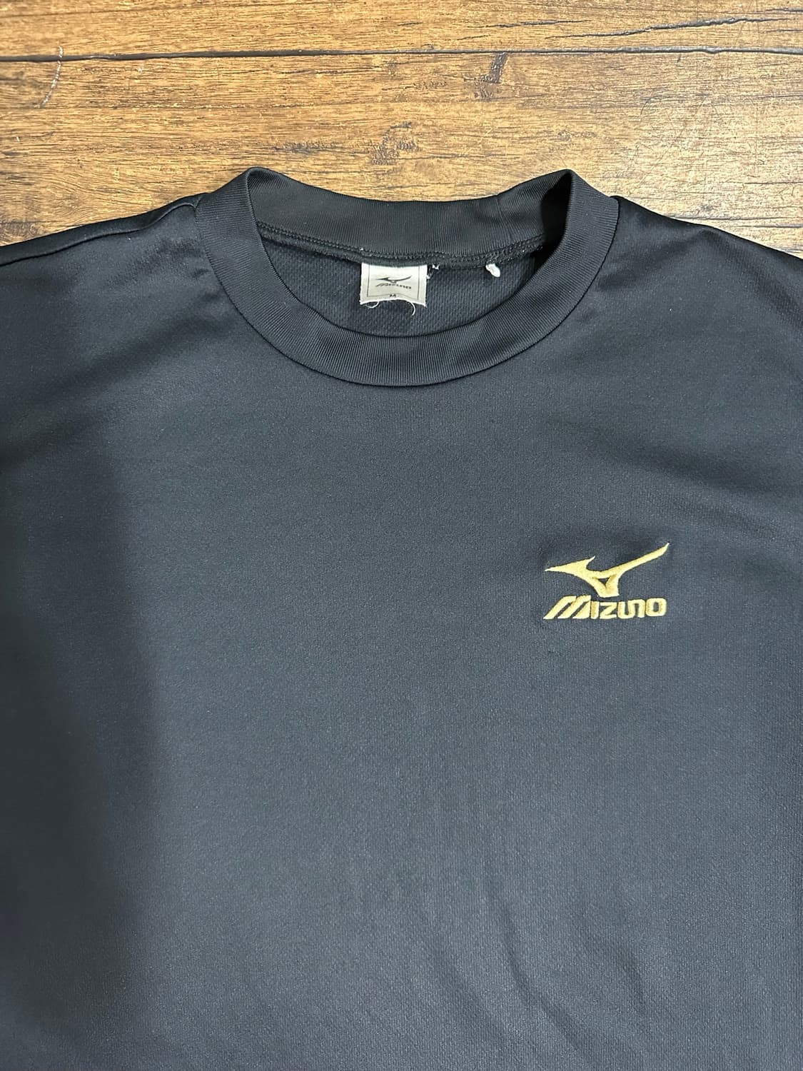 미즈노 MIZUNO 일본판 기능성 반팔 티셔츠 블랙 자수골드로고 M 상품이미지2