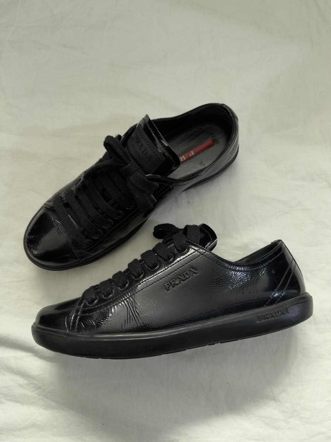 프라다스포츠 페이턴트레더 플랫스니커즈 상품이미지1