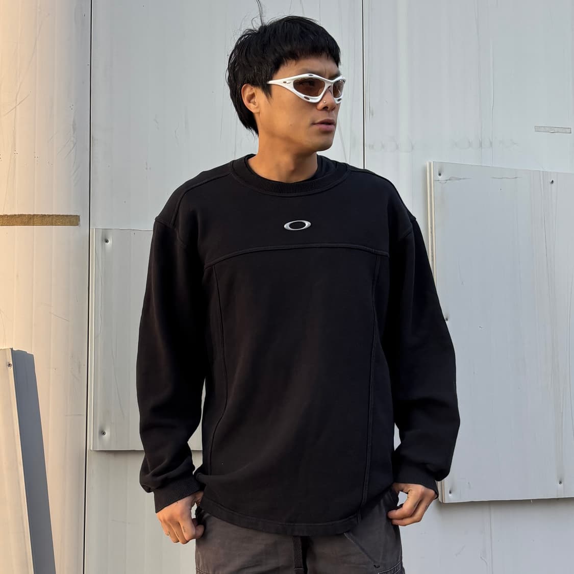 오클리 빈티지 소프트웨어 블랙 센터 로고 맨투맨 상품이미지2