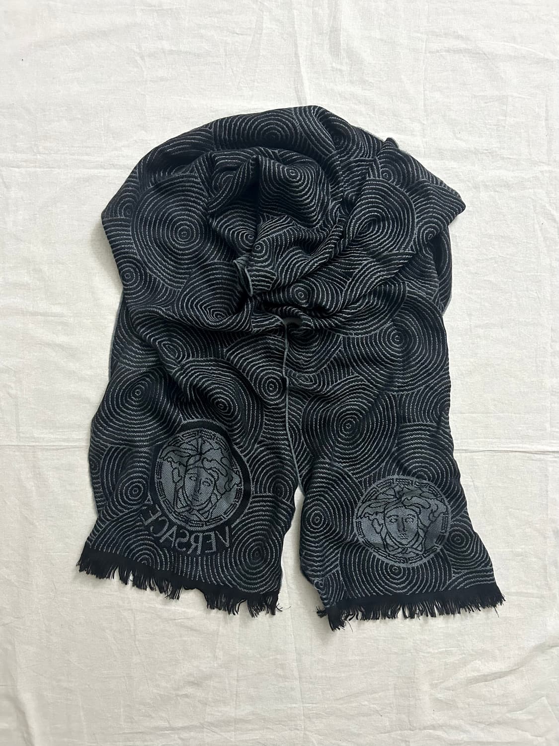 베르사체(Versace) 메두사 머플러 상품이미지1