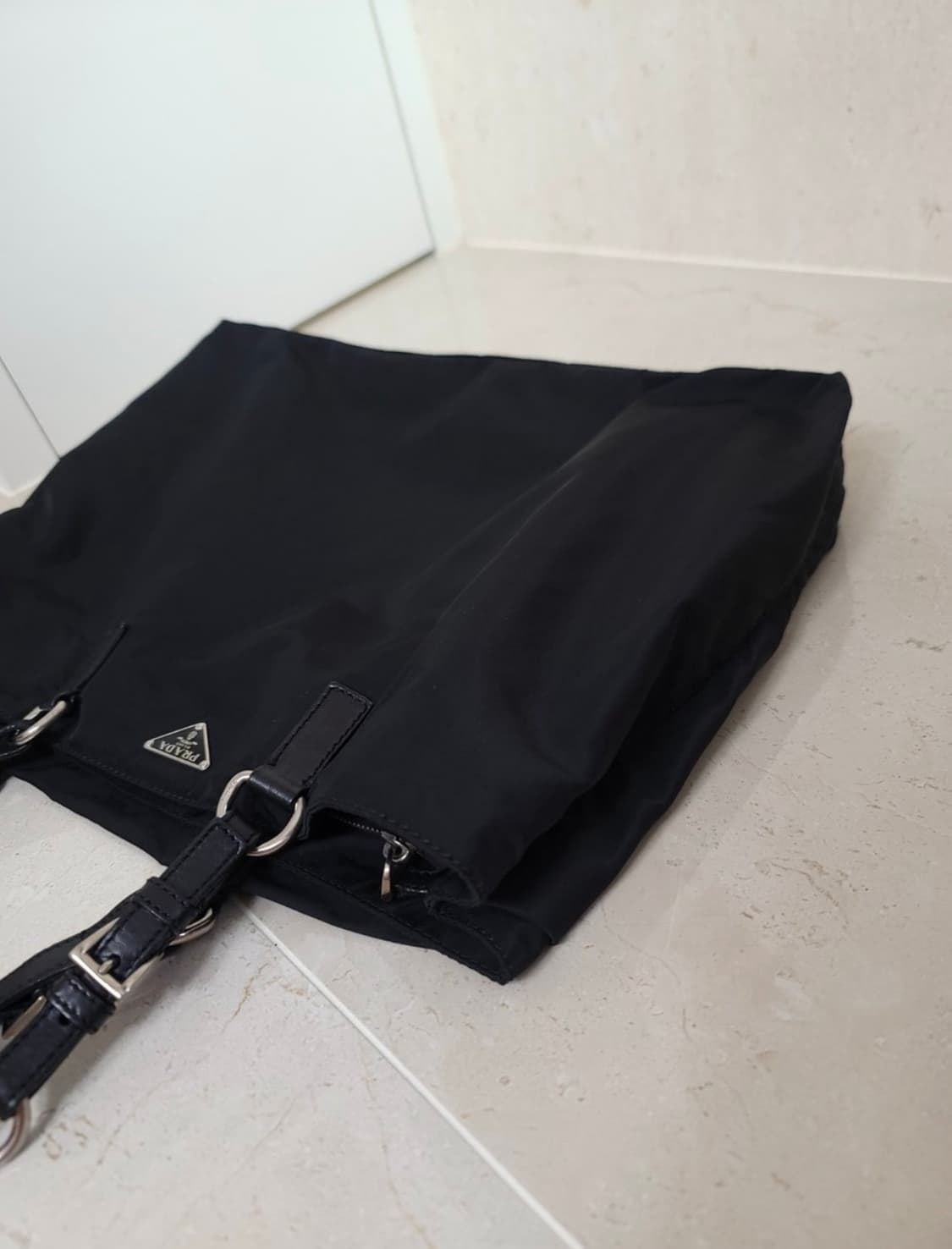 프라다 포코노 숄더백 블랙 상품이미지5