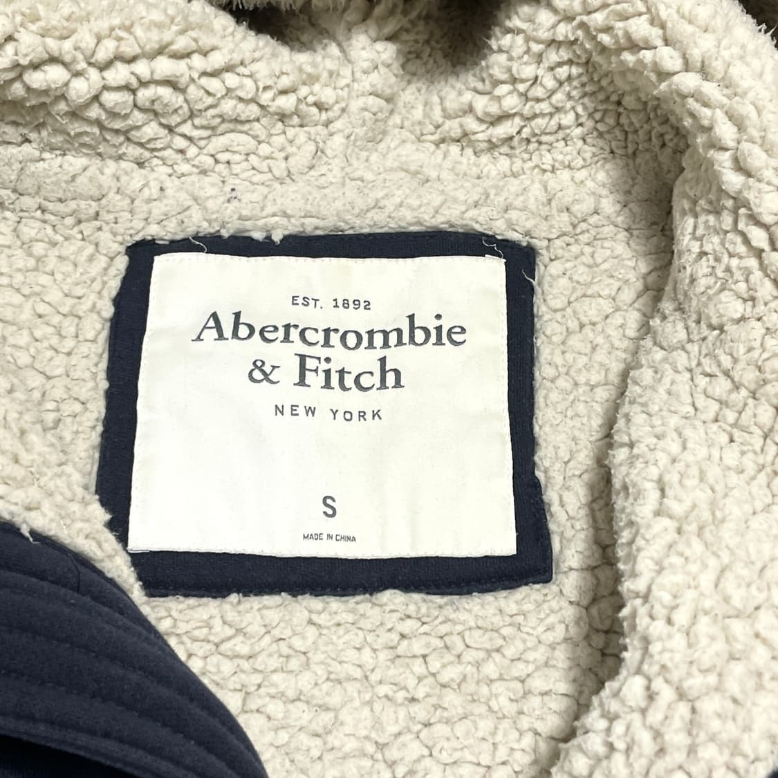 아베크롬비 사이드로고 네이비 털안감 후드집업 남성S 상품이미지6