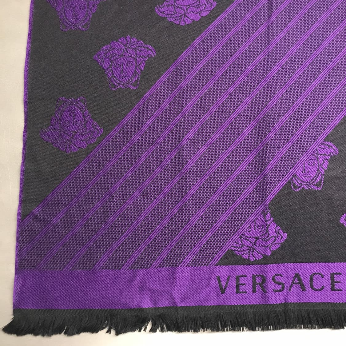 베르사체 메두사 머플러 퍼플 상품이미지3