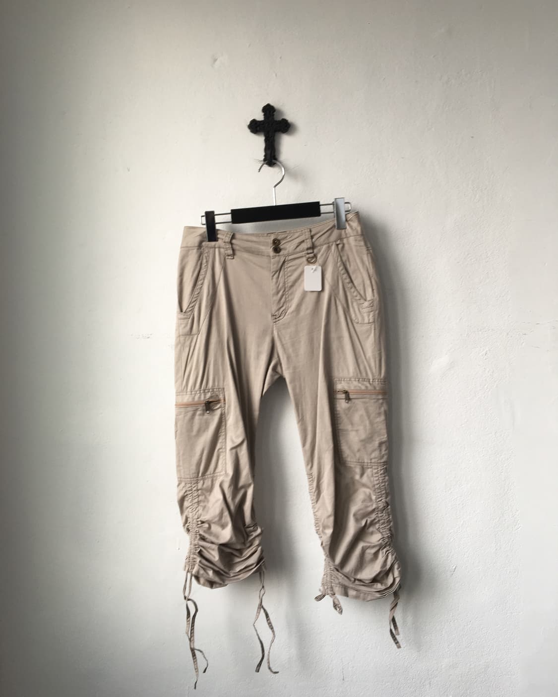 Shirring detail capri pants 상품이미지1