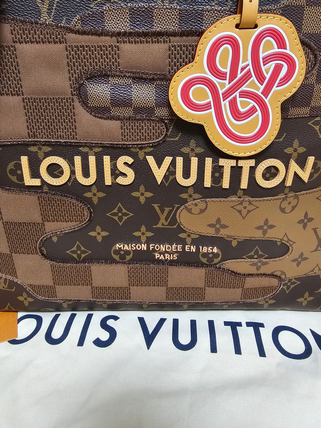 루이비통 니고x퍼렐 한정판 쇼퍼 토트백MM 크로스백 상품이미지10