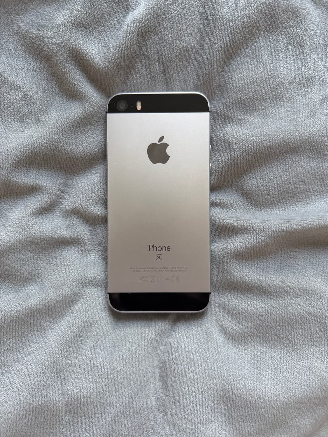 아이폰 se1 64gb 스그 색상 팝니다! 상품이미지1