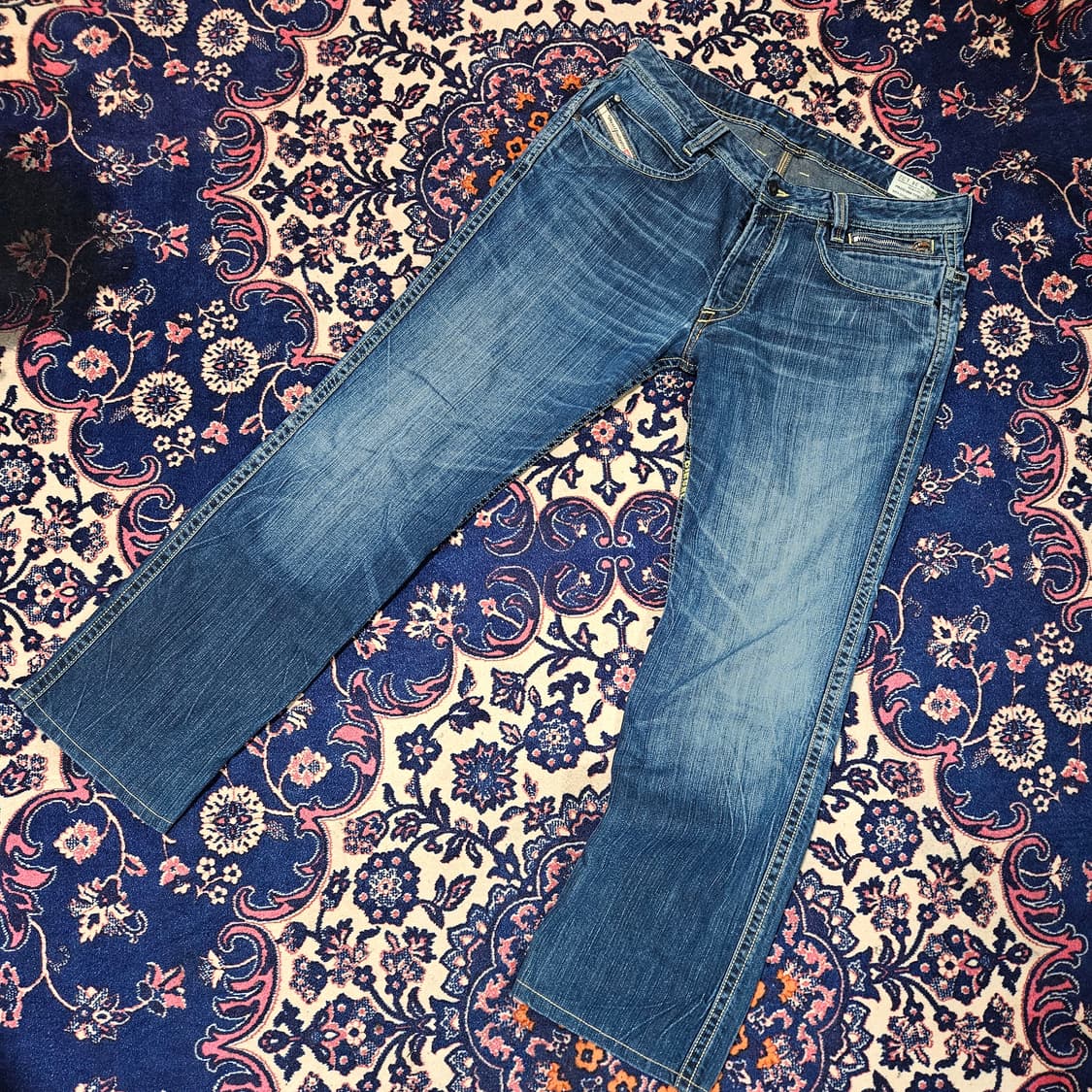 디젤(DIESEL) in Italy 패덤 스페셜 레귤러 스트레이트핏 데님 상품이미지1