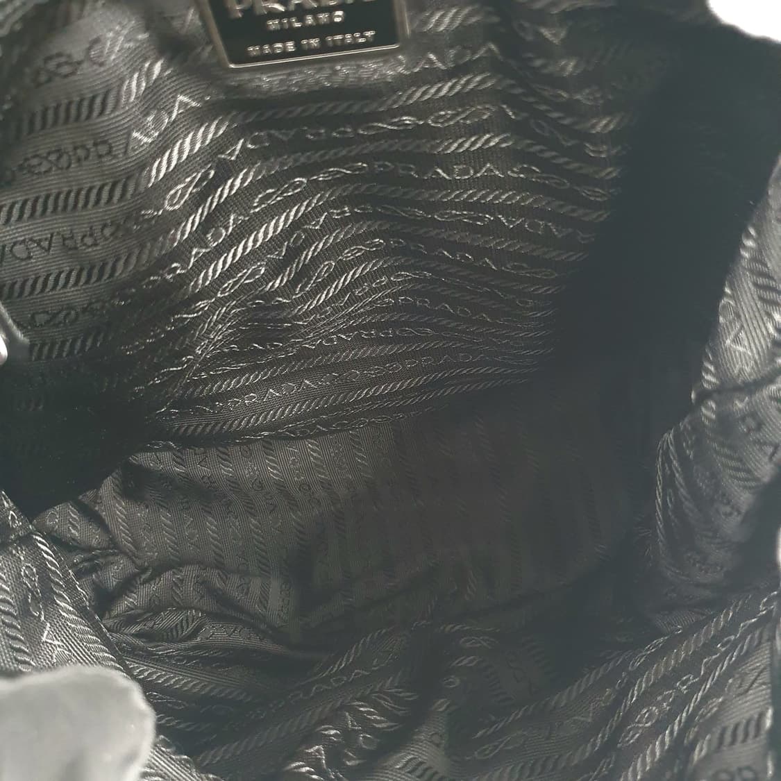 프라다 리나일론 원포켓 블랙 백팩 BZ4650 상품이미지10