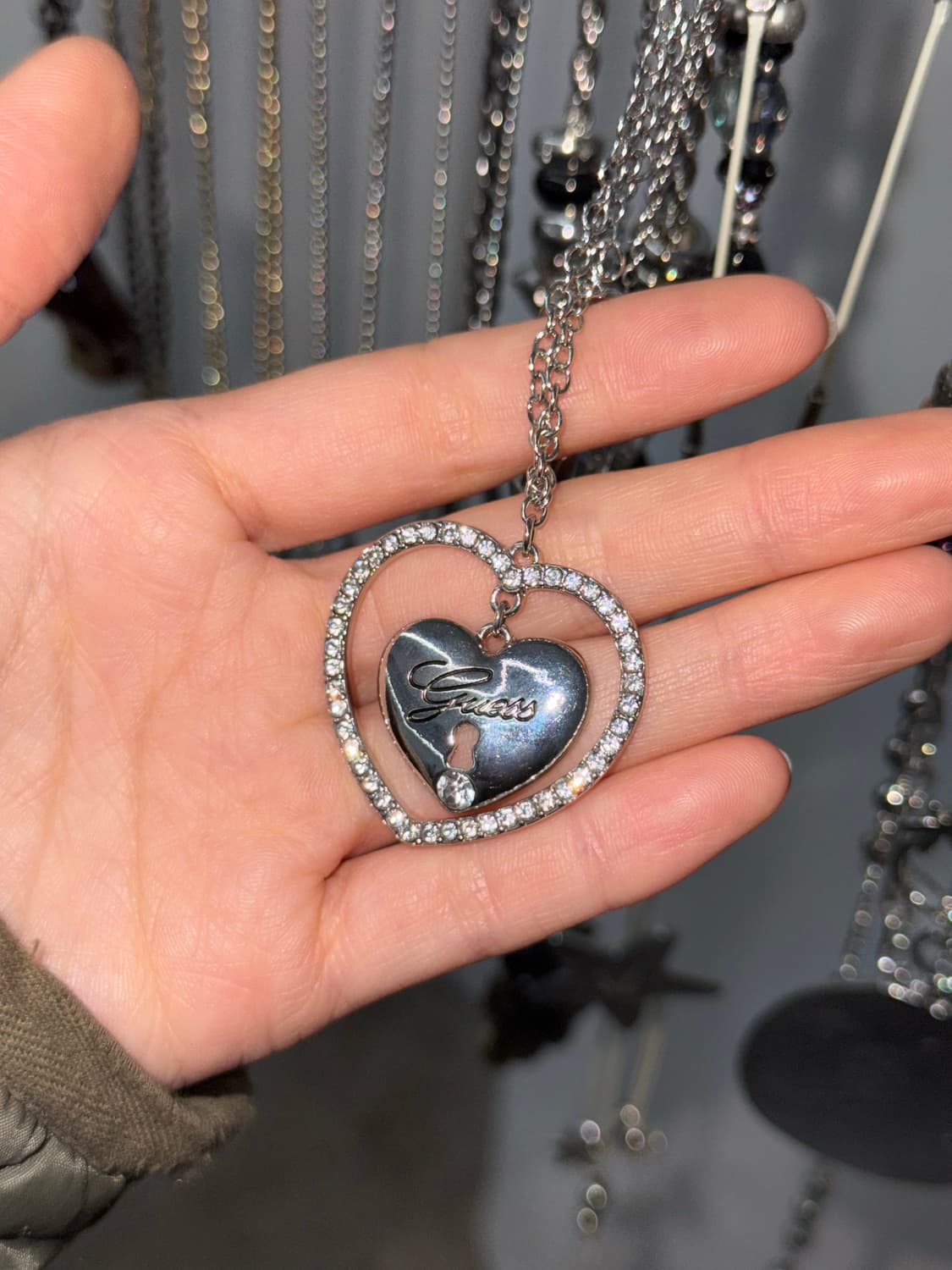 게스 하트 큐빅 드롭 네크리스 상품이미지1