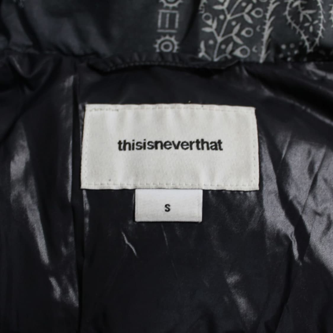 2021 thisisneverthat® 디네뎃 밴다나 다운 블랙 패딩 상품이미지5