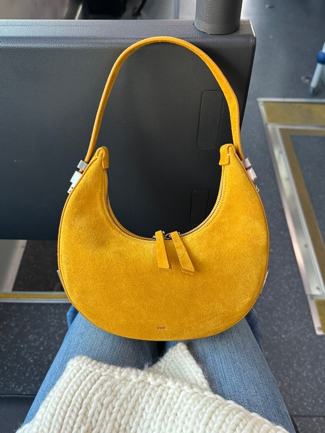 오소이 토니 미니 스웨이드 머드타드 색상 상품이미지1