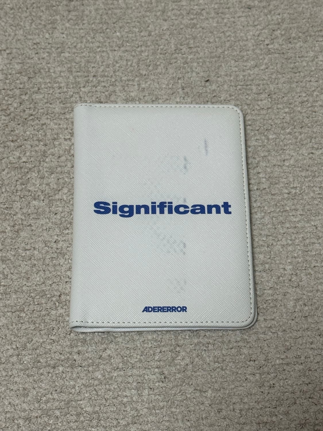 아더에러 시그니피컨트 여권 케이스 상품이미지1