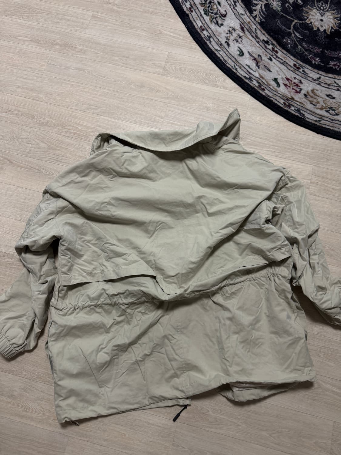 브이투 베이지색 피쉬테일 바람막이 자켓 상품이미지2