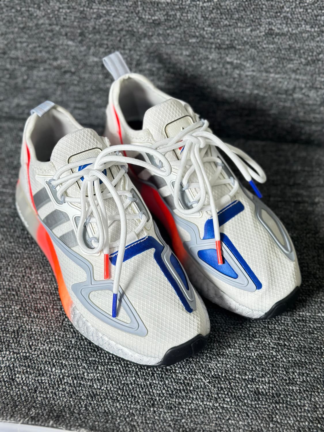 아디다스 ZX 2K 부스트 운동화 상품이미지2