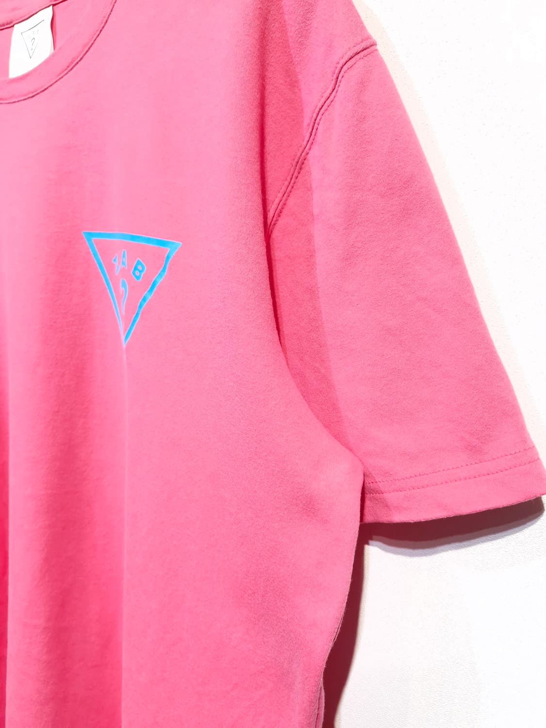 아이앱스튜디오x게스 반팔티셔츠(XL) 상품이미지5