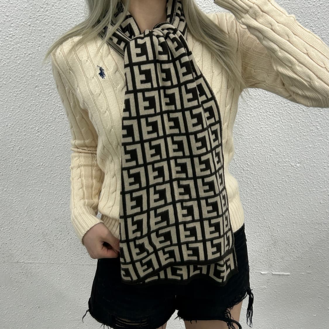 팬디 FF로고 브라운배색 아이보리 머플러 상품이미지2