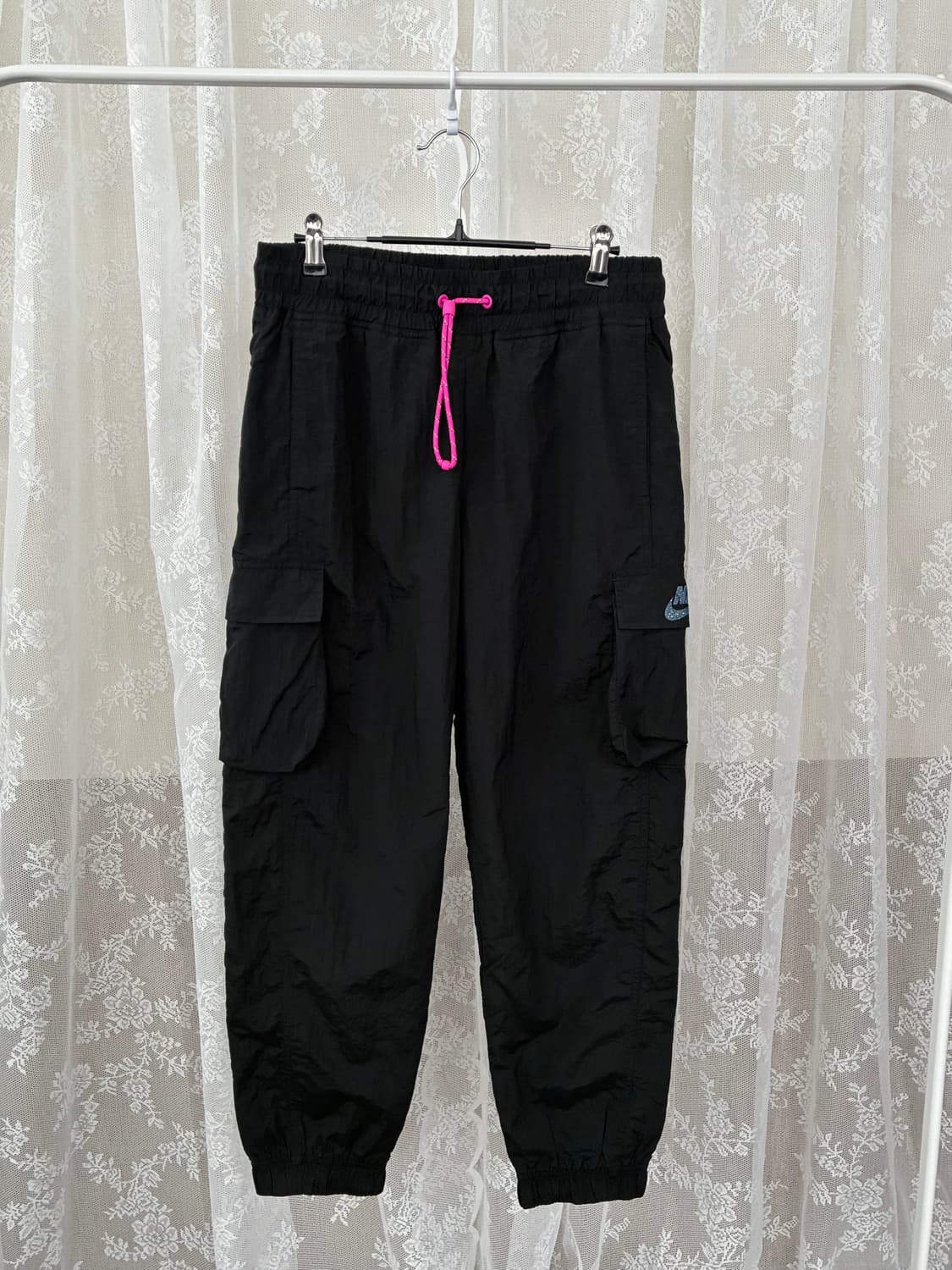 M) 나이키 우먼 나일론 카고 조거 팬츠 블랙 상품이미지1