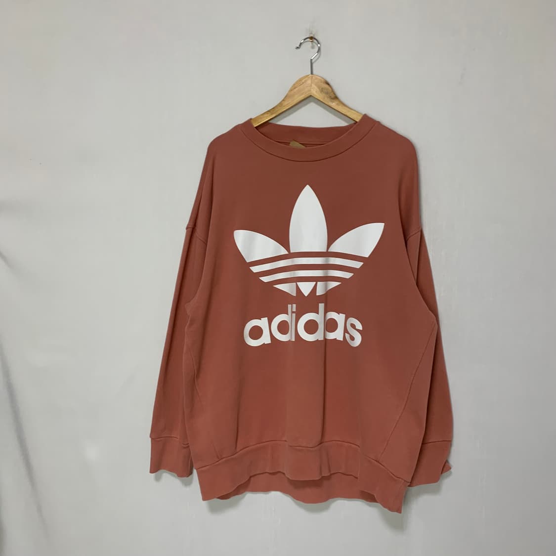 아디다스 빈티지 핑크 빅 로고 맨투맨 100 남녀공용 루즈핏 상품이미지1