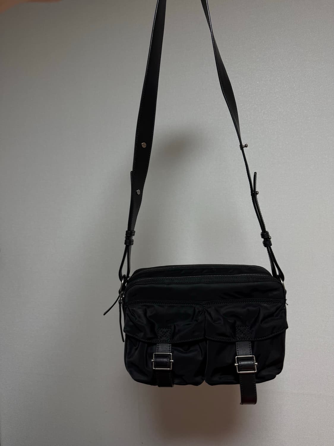 유스 카메라백 fw24 상품이미지1