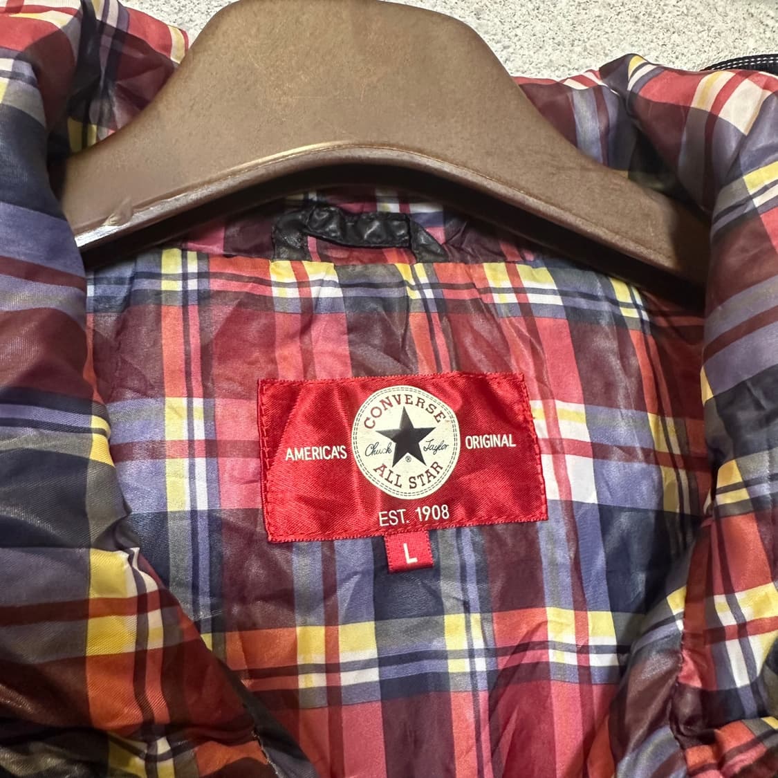 컨버스 후드 퀼팅 경량패딩 유광 체크안감 풀집업 투포켓 디테일 블랙 상품이미지5