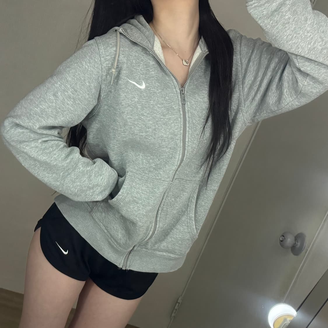 나이키 스우시 로고 그레이 후드집업 상품이미지1