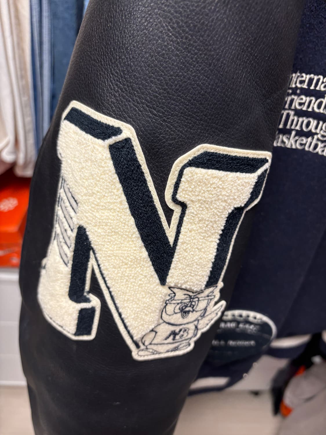 에임레온도르 바시티 L 판매합니다!! 상품이미지2