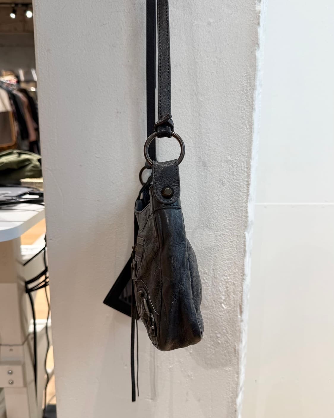 발렌시아가 차콜 모터 크로스백 상품이미지6