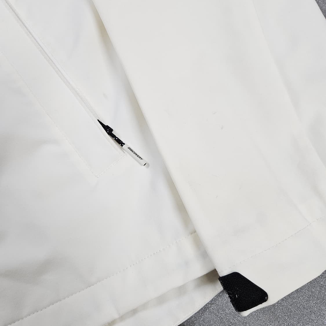 100 디스커버리 후드 화이트 바람막이 상품이미지4