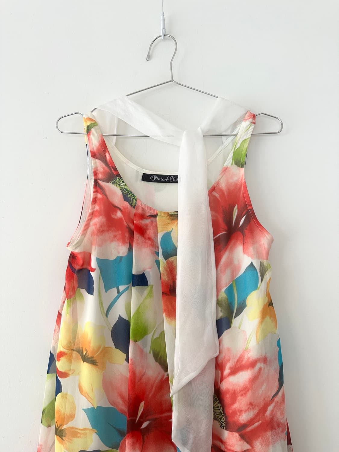 Shoulder drape floral sleeveless blouse 상품이미지2