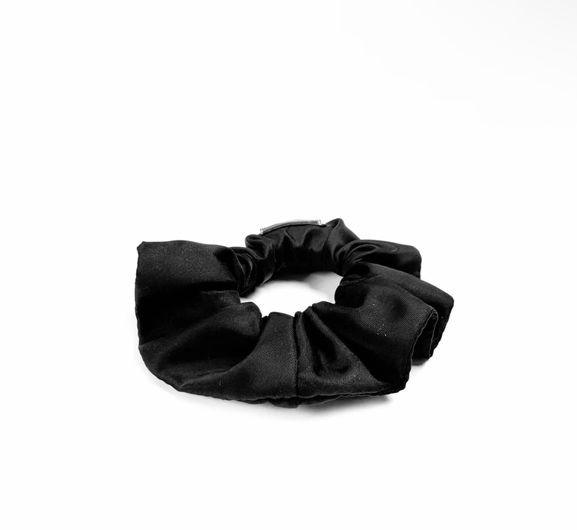[OS] 프라다 여성 리나일론 삼각로고 스크런치 헤어 밴드 슈슈 블랙 상품이미지4