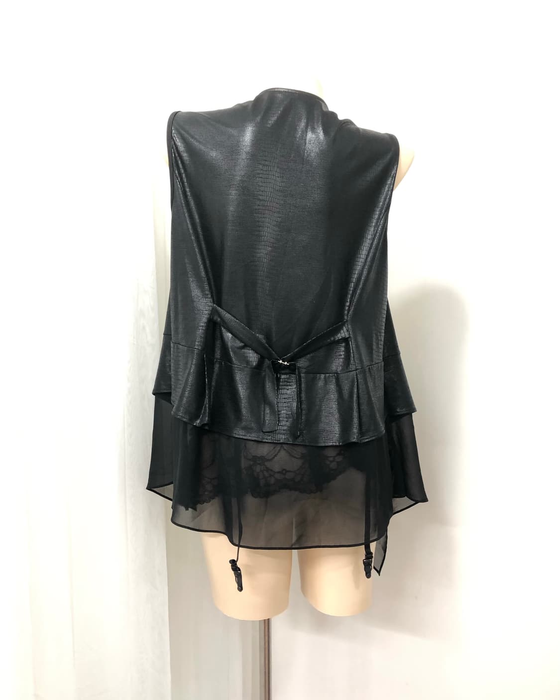 black sequin detail layered vest  상품이미지3