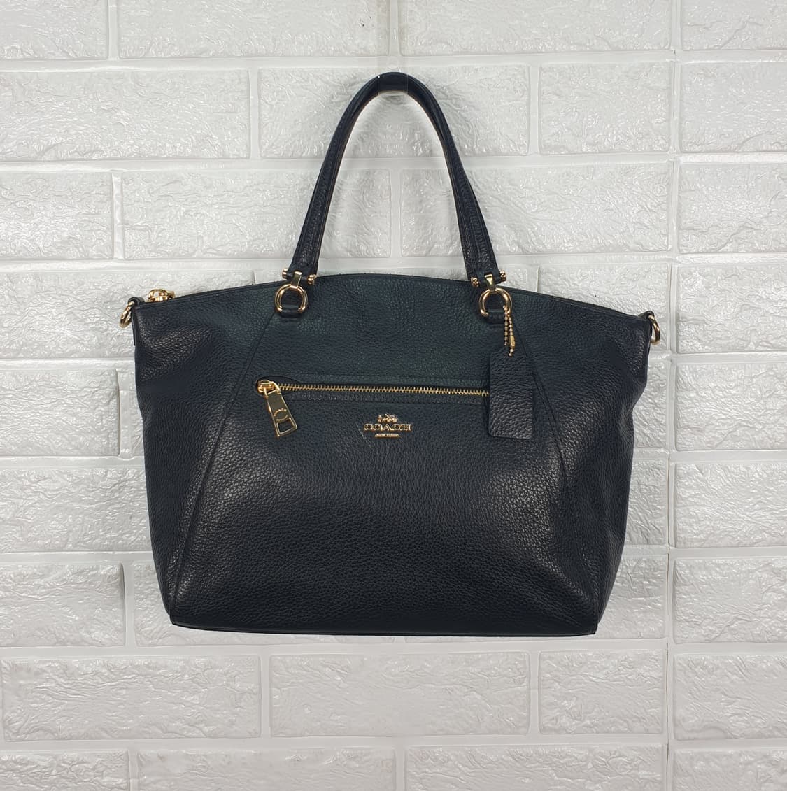 코치 프레리 사첼백 블랙 페블 레더(79997) 상품이미지2