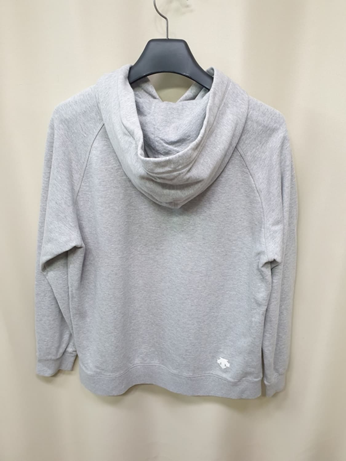 데상트 남성 후드티 그레이 상품이미지4