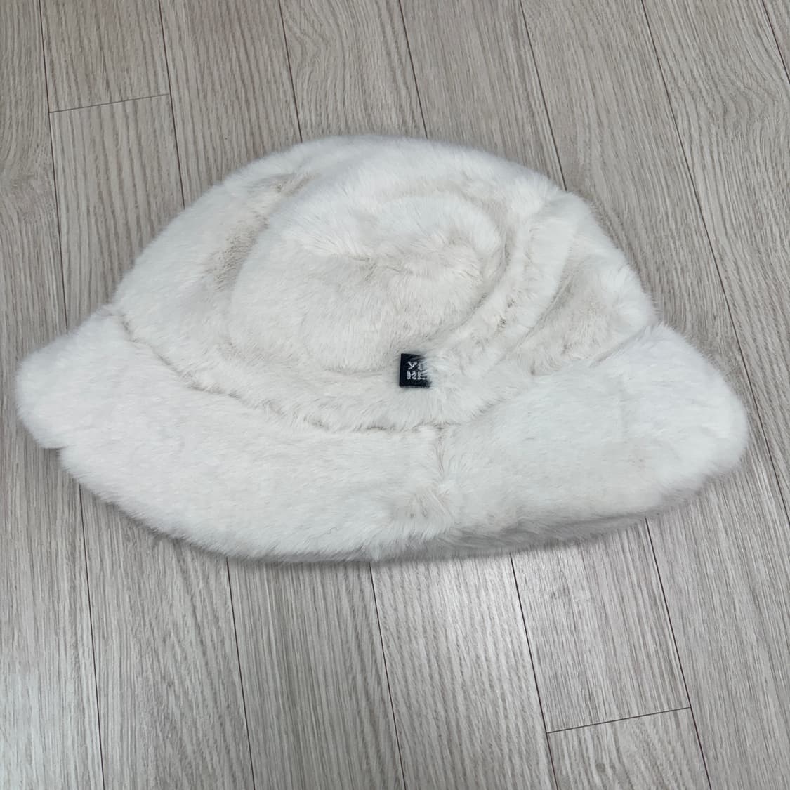 [새상품] 유희 퍼 버킷햇 화이트 상품이미지7