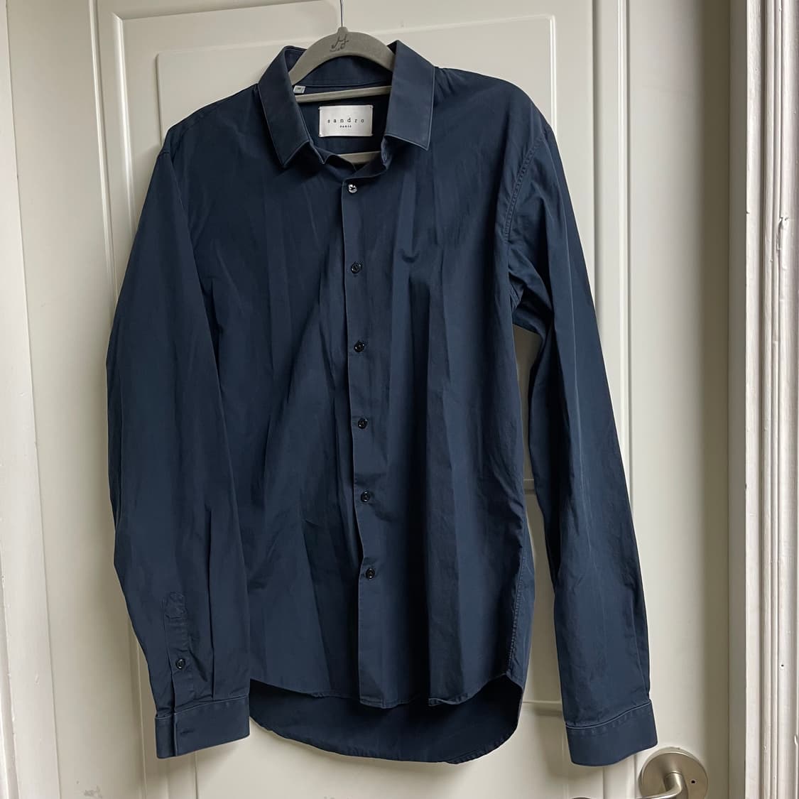 산드로 네이비 색상 긴팔 셔츠입니다 상품이미지4