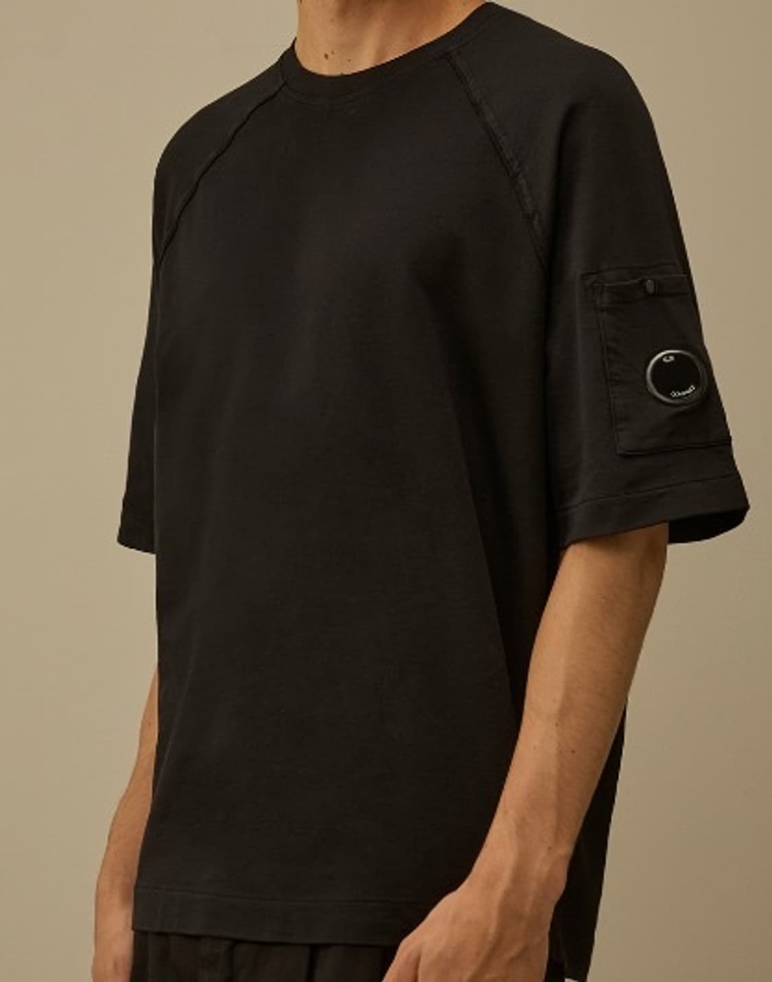 C.P. 컴퍼니 라이트 플리스 숏슬리브 스웨트셔츠 블랙 - 26SS 상품이미지2