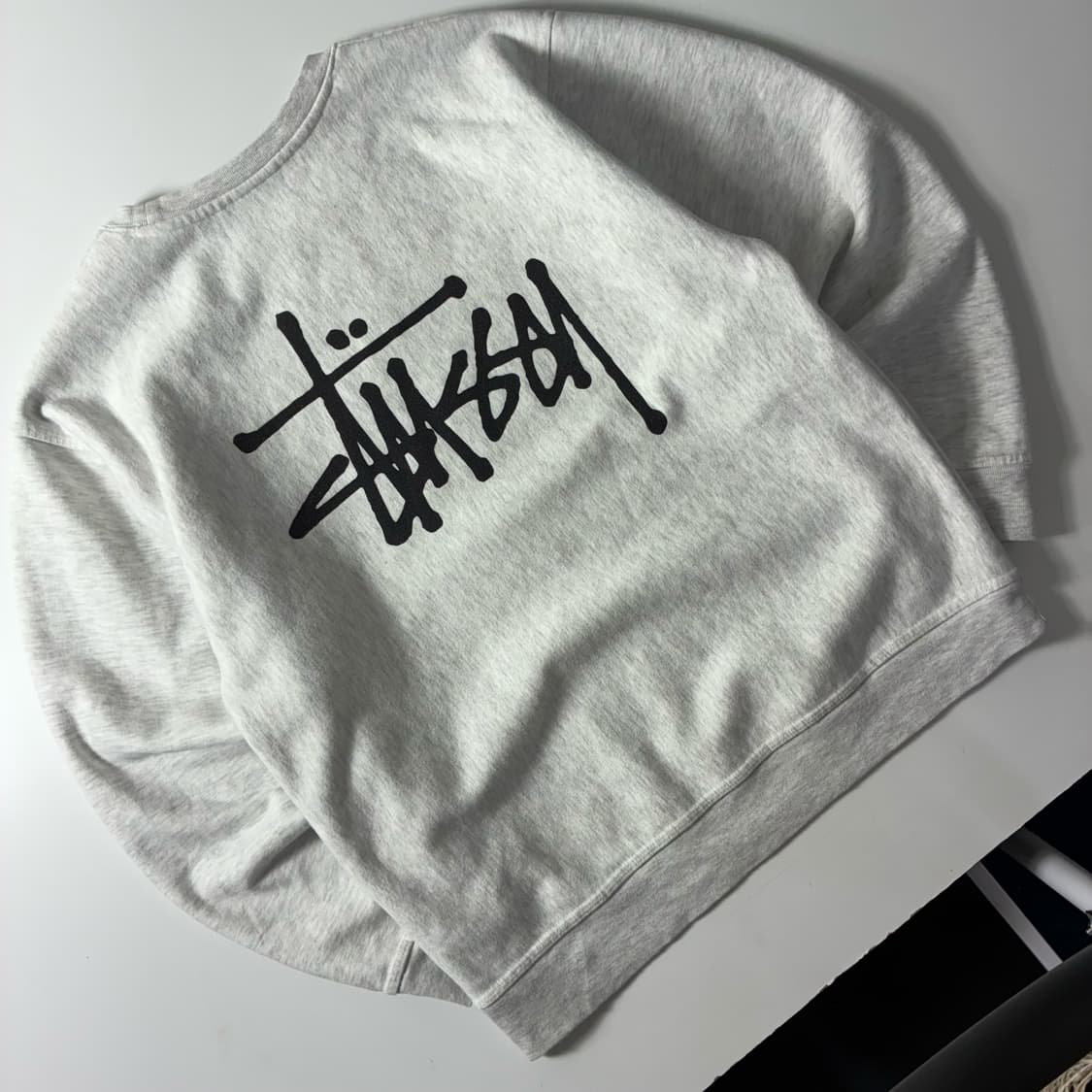 Stussy  스투시 베이직 코튼 라이트그레이 맨투맨  상품이미지1