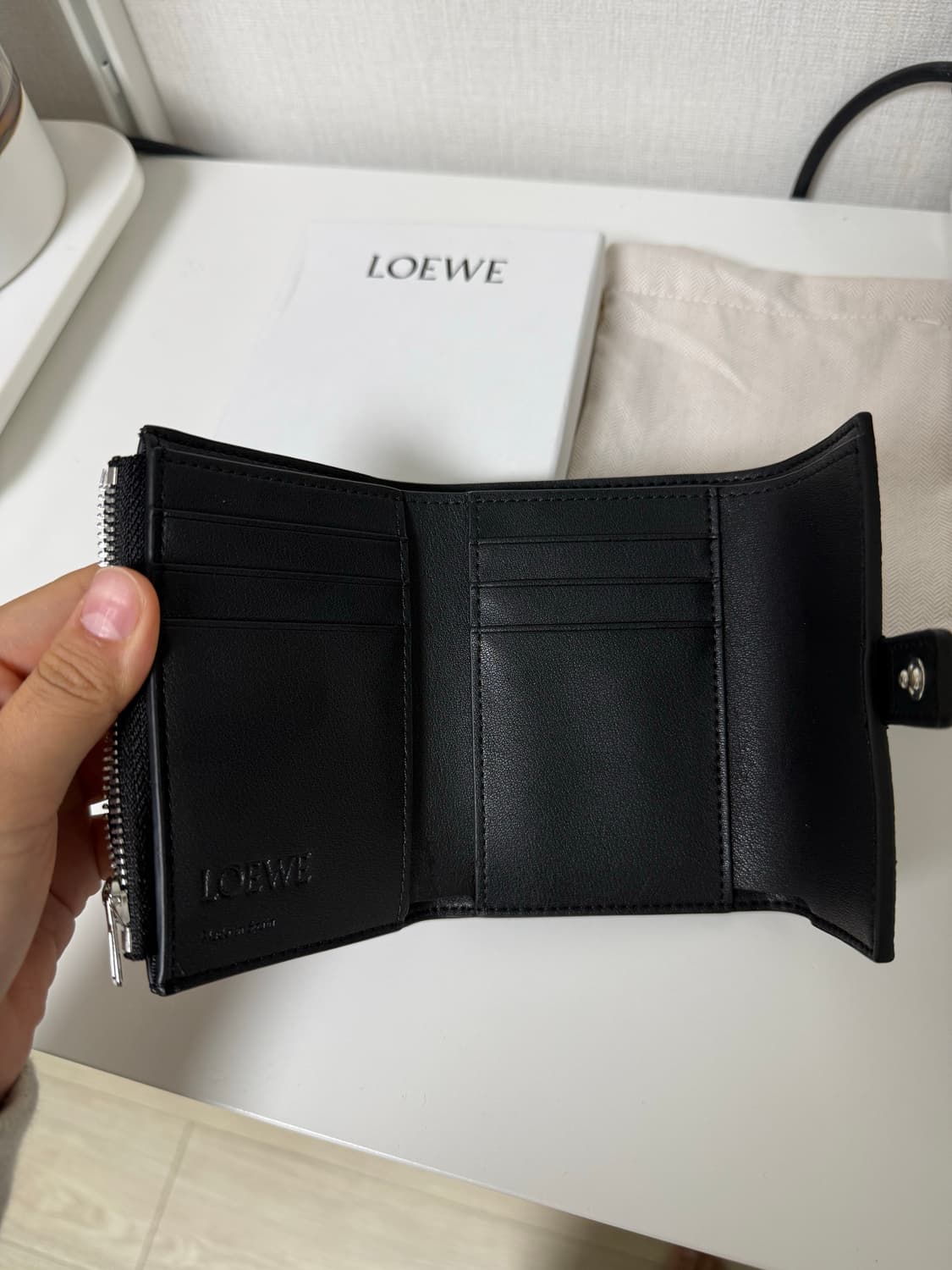 Loewe 스몰 수직 지갑 블랙 상품이미지4