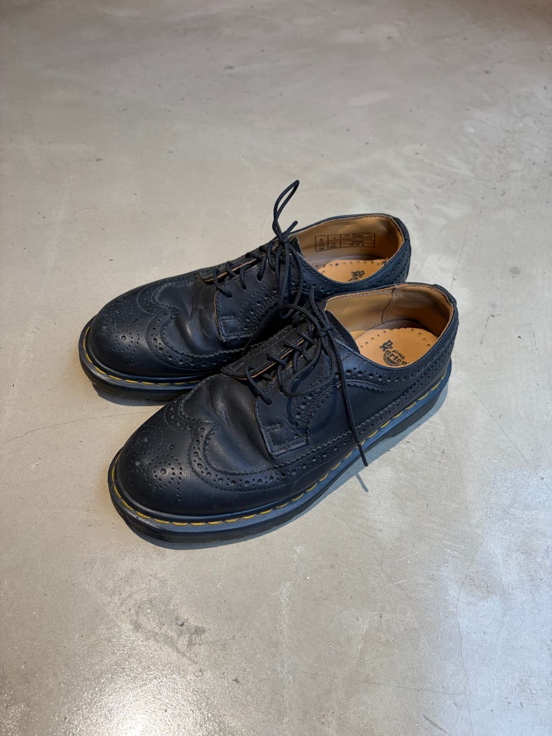 250) Dr. Martens 블랙 윙팁 슈즈 상품이미지1