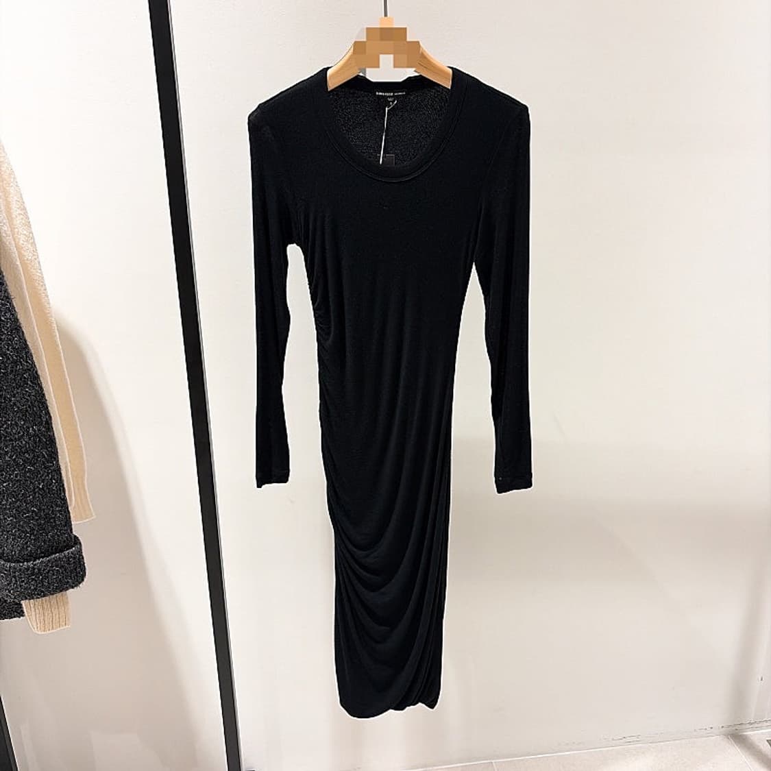 (정품/새상품) 제임스펄스 여성 블랙 저지 셔링 드레스 상품이미지1