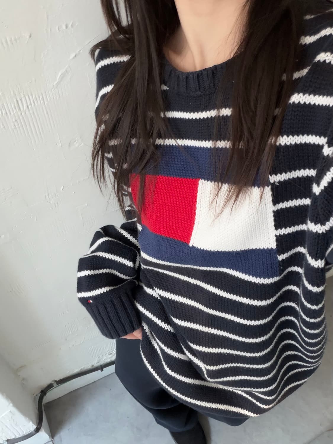 TOMMY HILFIGER 타미힐피거 빅로고 블랙 스프라이프 니트 상품이미지1