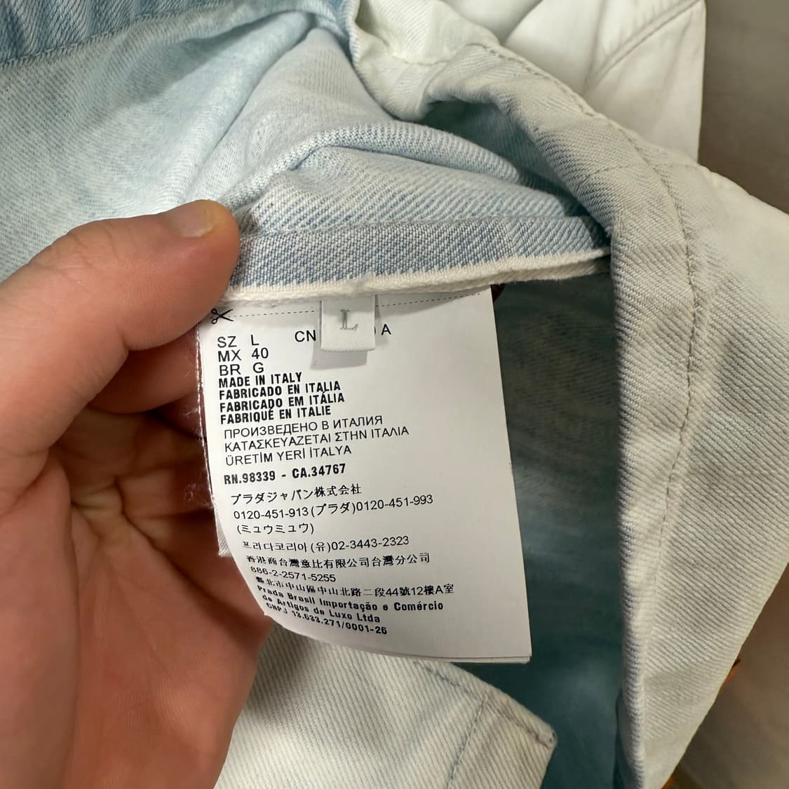 [L사이즈]프라다 삼각로고 데님 반팔 셔츠 상품이미지3