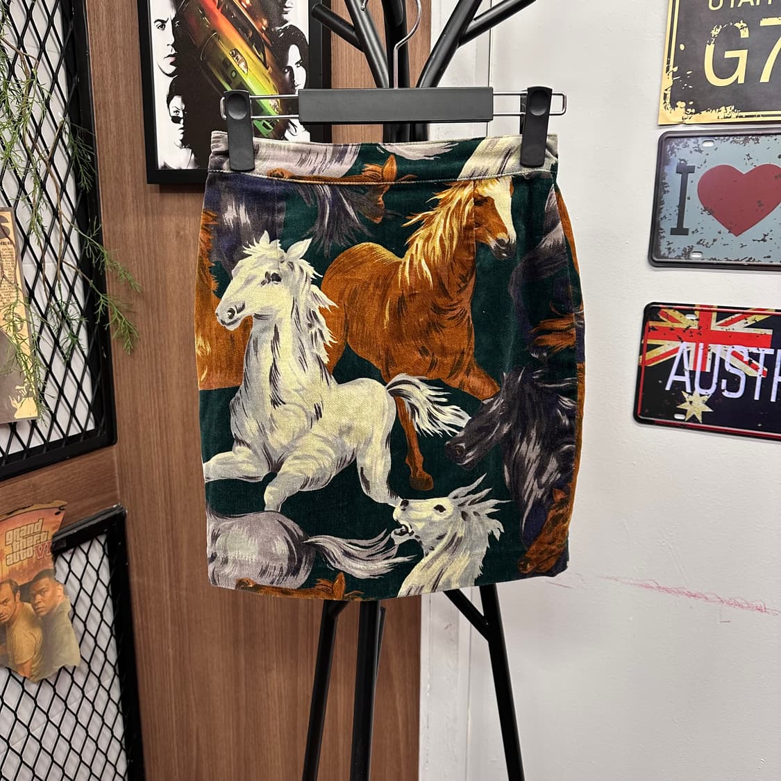 Horse Gothic Velvet Mini Skirt 상품이미지3