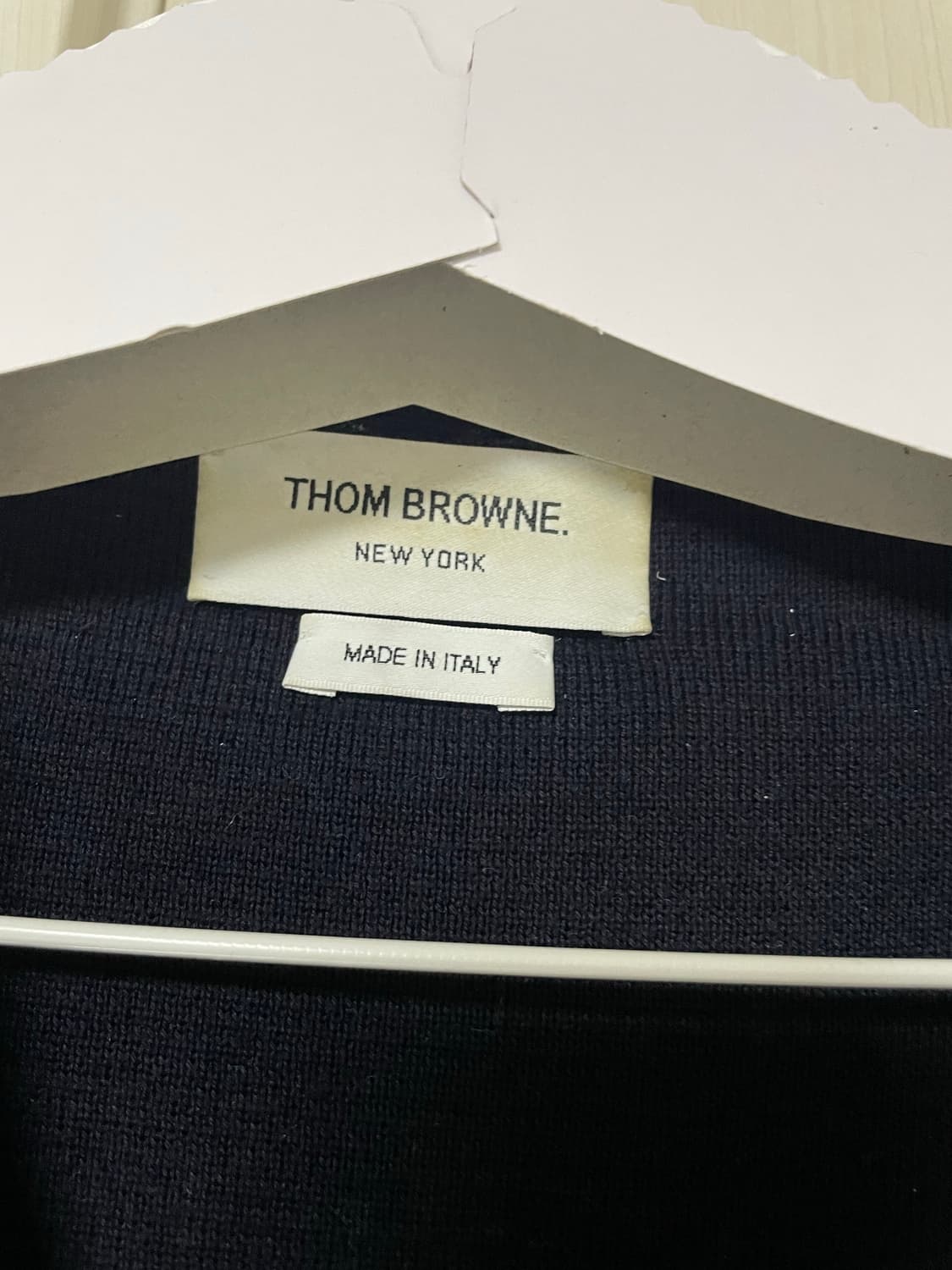 [2] 톰브라운 밀라노 스티치 금장 가디건 상품이미지4