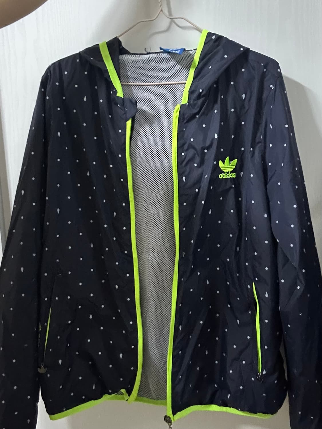 아디다스 도트 땡땡이 바람막이 상품이미지1