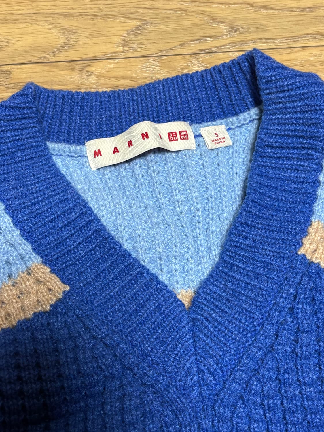 [S 스몰] 유니클로 x 마르니 브이넥 니트 (1회착용) 상품이미지3